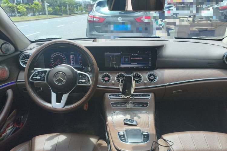 Used Mercedes-Benz E-Class 2019 E 260 L 4MATIC Center Console