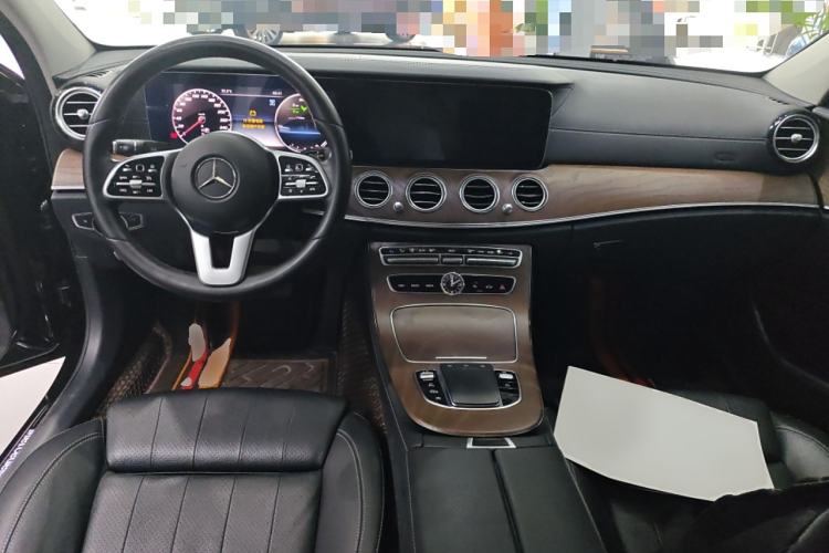 Used Mercedes-Benz E-Class 2019 E 260 L Center Console