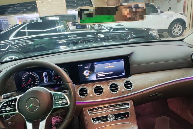 Used Mercedes-Benz E-Class 2019 E 300 L Luxury Model Center Console