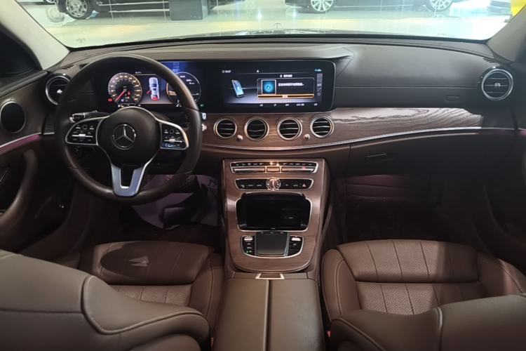 Used Mercedes-Benz E-Class 2019 E 200 L Center Console