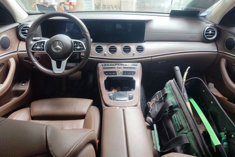 Used Mercedes-Benz E-Class 2019 E 260 L Center Console