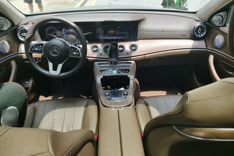Used Mercedes-Benz E-Class 2019 E 300 L Luxury Model Center Console