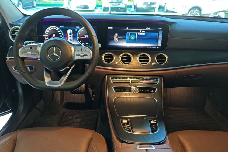 Used Mercedes-Benz E-Class 2019 Restyled E 300 L Sport Luxury Edition Center Console