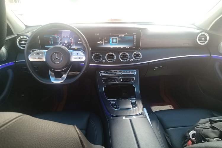 Used Mercedes-Benz E-Class 2019 Restyled E 300 L Sport Luxury Edition Center Console