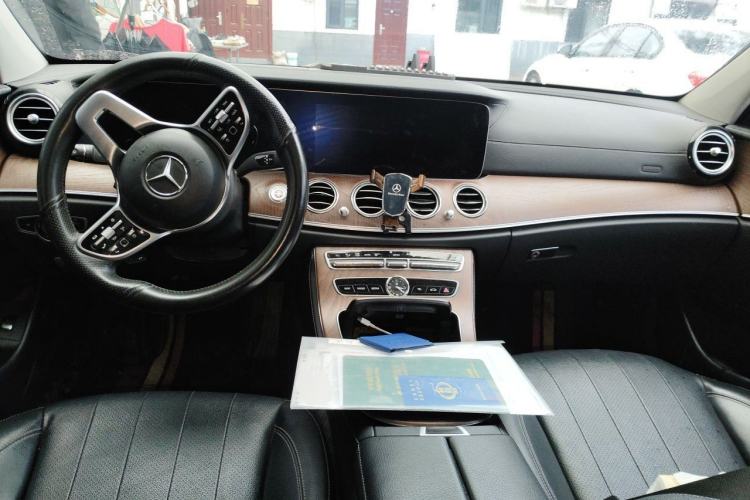 Used Mercedes-Benz E-Class 2019 E 300 L Luxury Model Center Console