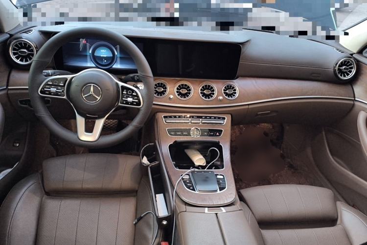 Used Mercedes-Benz E-Class 2019 E 200 L Center Console