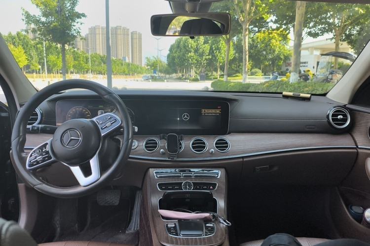 Used Mercedes-Benz E-Class 2019 E 260 L Center Console