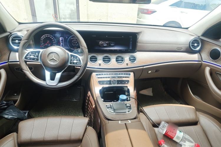 Used Mercedes-Benz E-Class 2019 E 200 L Center Console