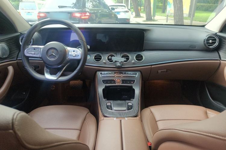 Used Mercedes-Benz E-Class 2019 Restyled E 300 L Sport Luxury Edition Center Console