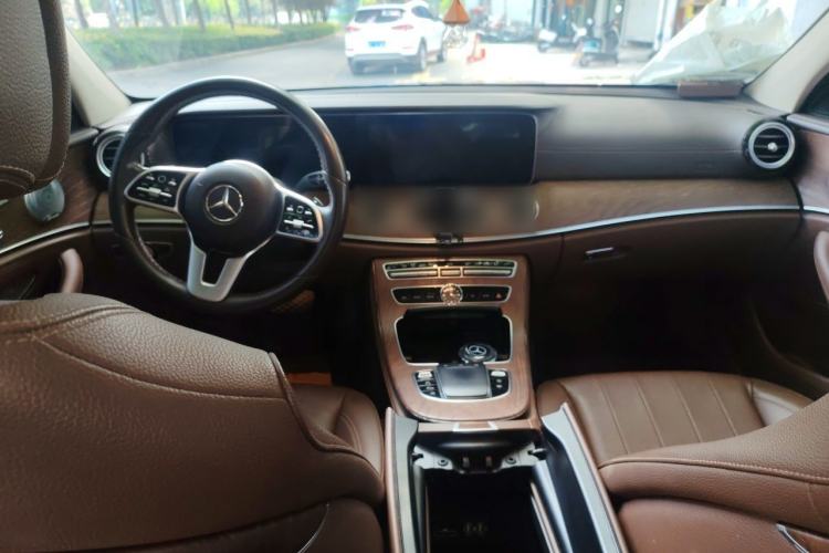 Used Mercedes-Benz E-Class 2019 Restyled E 300 L Luxury Edition Center Console