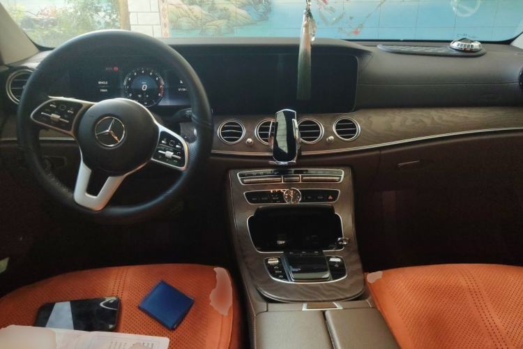 Used Mercedes-Benz E-Class 2019 Facelifted E 300 L Stylish Version Center Console