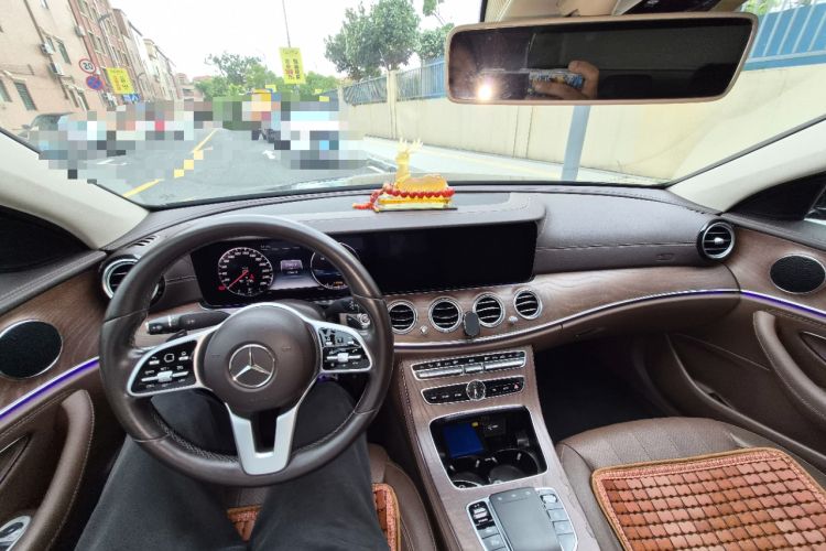 Used Mercedes-Benz E-Class 2019 E 300 L Luxury Model Center Console