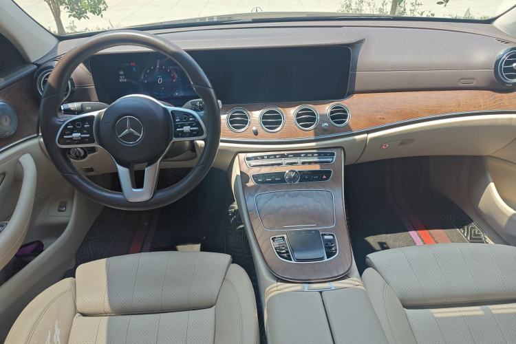 Used Mercedes-Benz E-Class 2019 E 260 L Center Console