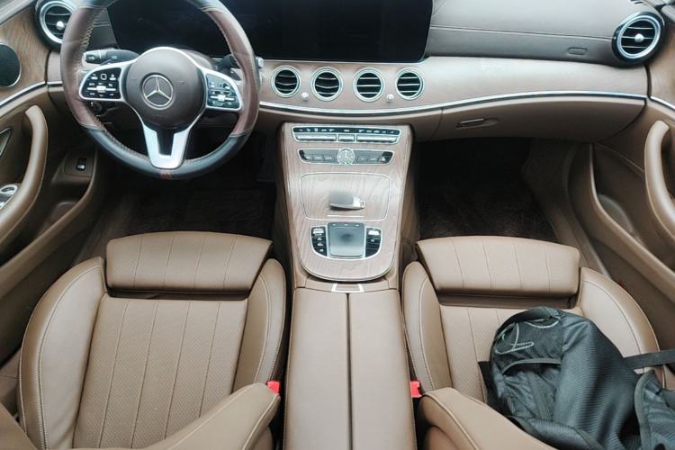 Used Mercedes-Benz E-Class 2019 E 200 L Center Console