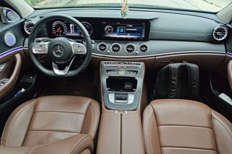 Used Mercedes-Benz E-Class 2019 Restyled E 300 L Sport Luxury Edition Center Console