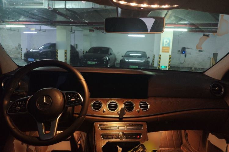 Used Mercedes-Benz E-Class 2019 Restyled E 300 L Luxury Edition Center Console