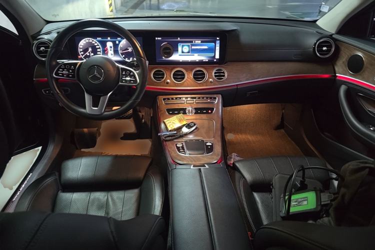 Used Mercedes-Benz E-Class 2019 E 200 L Center Console