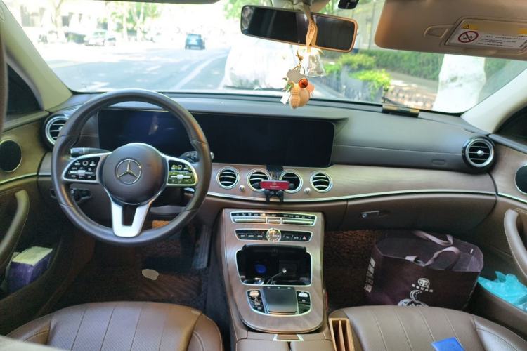 Used Mercedes-Benz E-Class 2019 Facelifted E 300 L Stylish Version Center Console