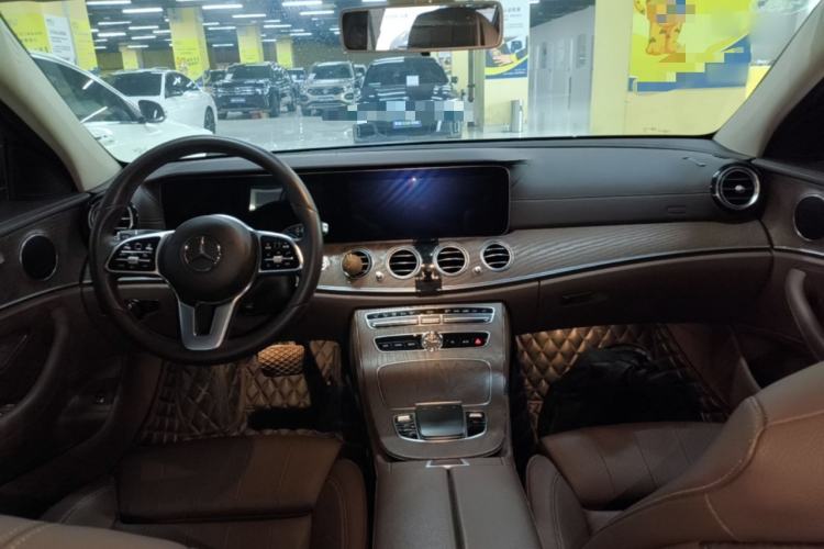 Used Mercedes-Benz E-Class 2019 E 200 L Center Console
