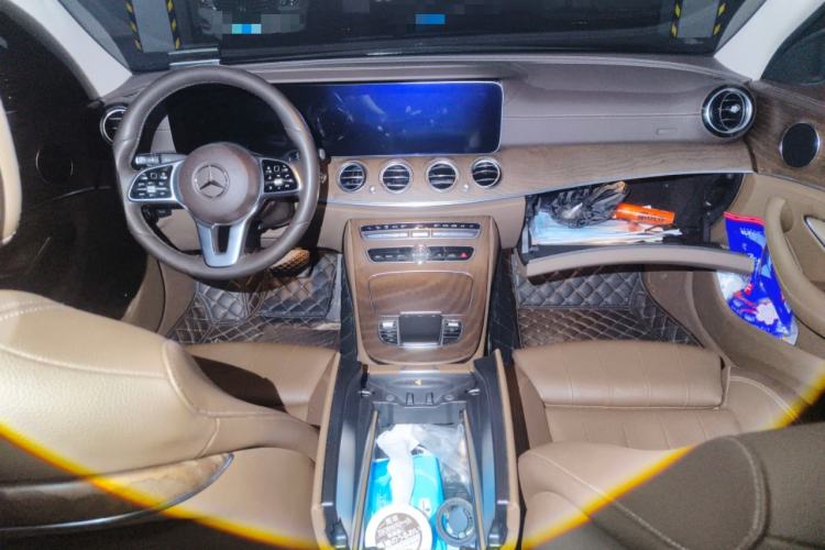 Used Mercedes-Benz E-Class 2019 E 200 L Center Console