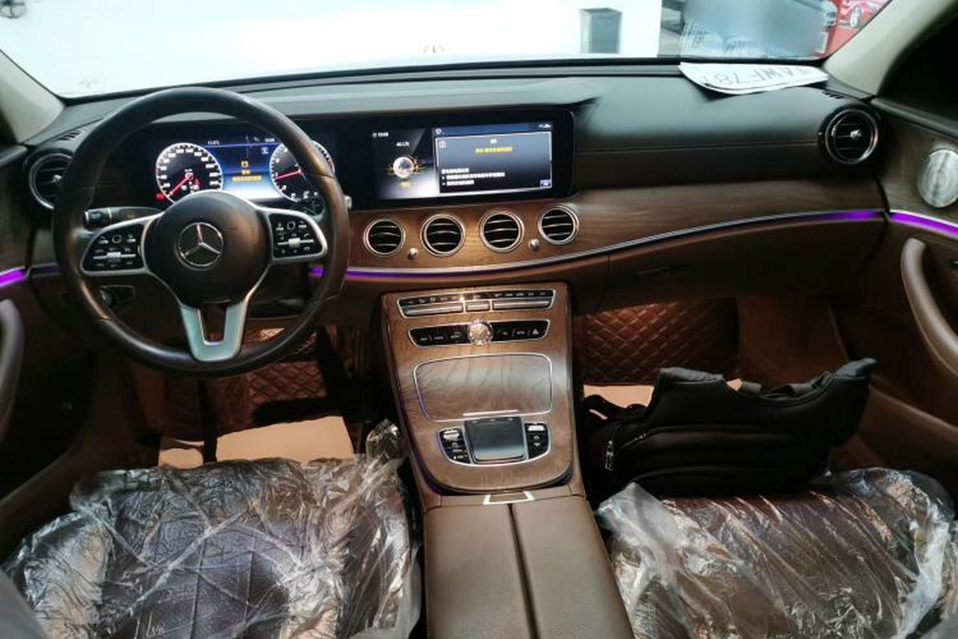 Used Mercedes-Benz E-Class 2019 E 300 L Luxury Model Center Console