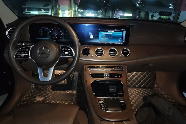 Used Mercedes-Benz E-Class 2019 E 200 L Center Console
