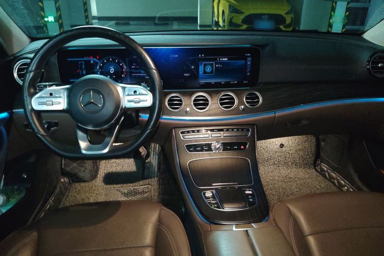 Used Mercedes-Benz E-Class 2019 Restyled E 300 L Sport Luxury Edition Center Console