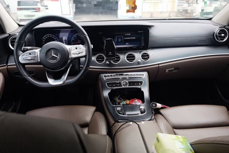 Used Mercedes-Benz E-Class 2019 E 200 L Sport Edition Center Console