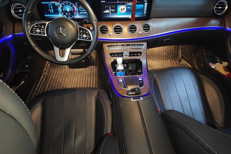 Used Mercedes-Benz E-Class 2019 Facelifted E 300 L Stylish Version Center Console