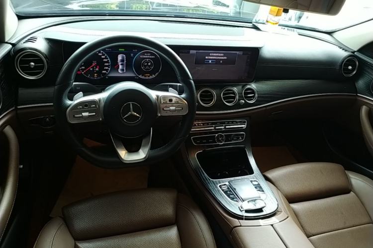 Used Mercedes-Benz E-Class 2019 E 260 L Sport 4MATIC Center Console
