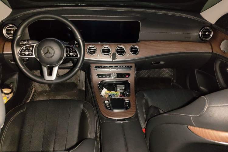 Used Mercedes-Benz E-Class 2019 Restyled E 300 L Luxury Edition Center Console