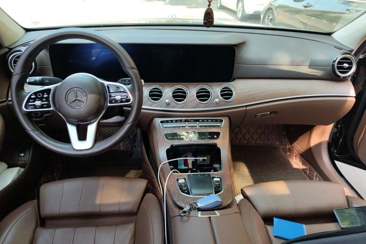 Used Mercedes-Benz E-Class 2019 E 260 L Center Console