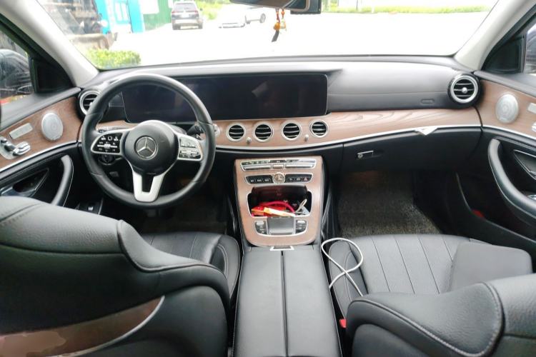 Used Mercedes-Benz E-Class 2019 Restyled E 300 L Luxury Edition Center Console