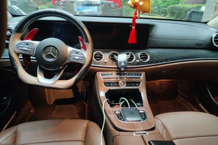 Used Mercedes-Benz E-Class 2019 E 300 L Sport Luxury Edition Center Console