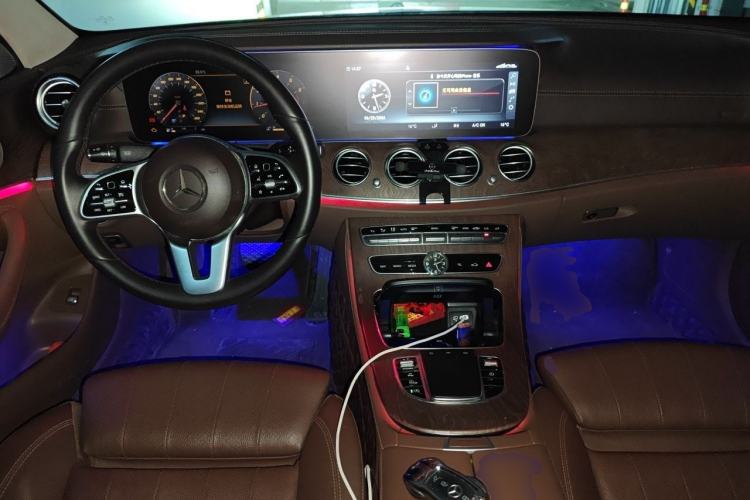 Used Mercedes-Benz E-Class 2019 E 200 L Center Console