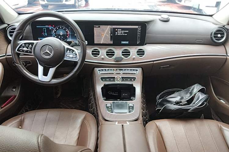 Used Mercedes-Benz E-Class 2019 Restyled E 300 L Luxury Edition Center Console