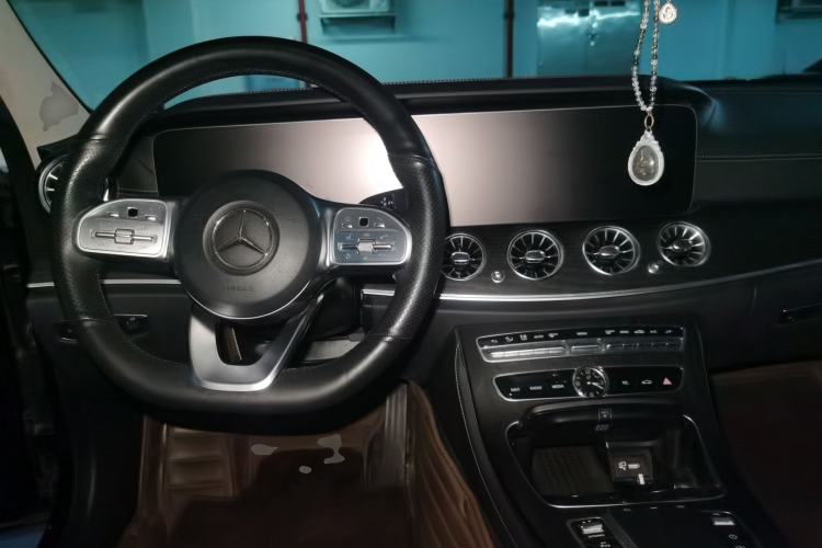 Used Mercedes-Benz E-Class 2019 Restyled E 300 L Sport Luxury Edition Center Console