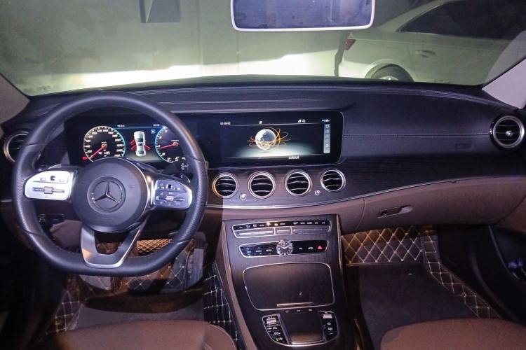 Used Mercedes-Benz E-Class 2019 Restyled E 300 L Sport Luxury Edition Center Console