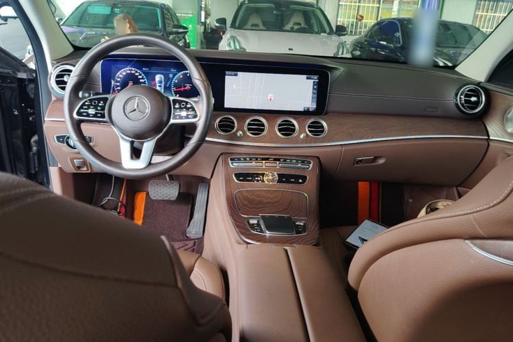 Used Mercedes-Benz E-Class 2019 E 300 L Luxury Model Center Console
