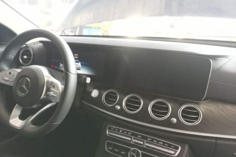Used Mercedes-Benz E-Class 2019 E 200 L Sport Edition Center Console