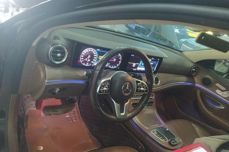 Used Mercedes-Benz E-Class 2019 Facelifted E 300 L Stylish Version Center Console