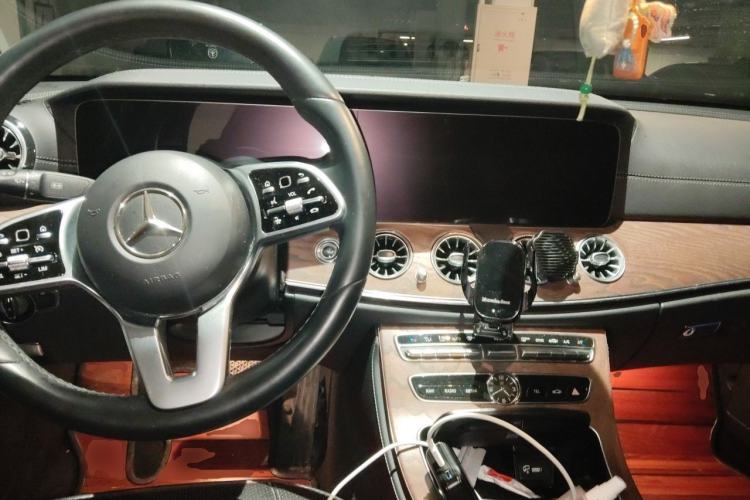 Used Mercedes-Benz E-Class 2019 Facelifted E 300 L Stylish Version Center Console