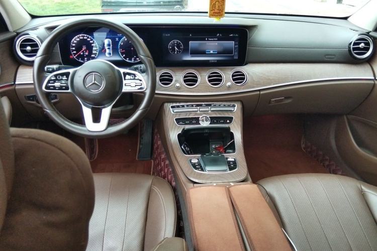 Used Mercedes-Benz E-Class 2019 Restyled E 300 L Luxury Edition Center Console