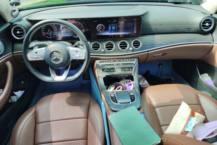 Used Mercedes-Benz E-Class 2019 Restyled E 300 L Sport Luxury Edition Center Console