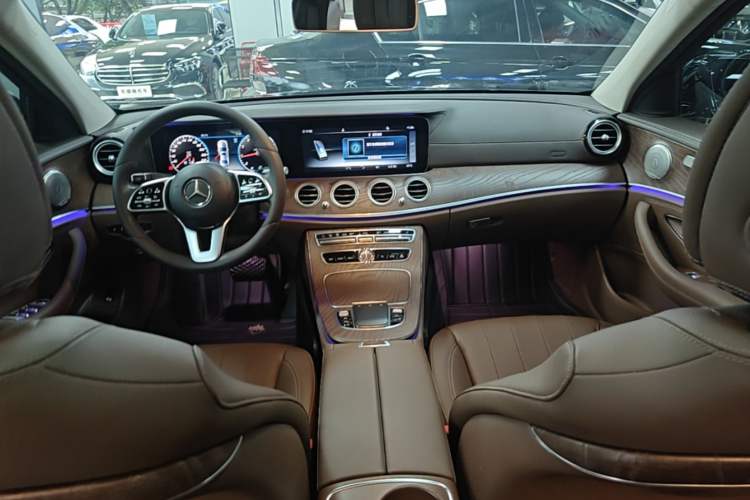 Used Mercedes-Benz E-Class 2019 Facelifted E 300 L Stylish Version Center Console