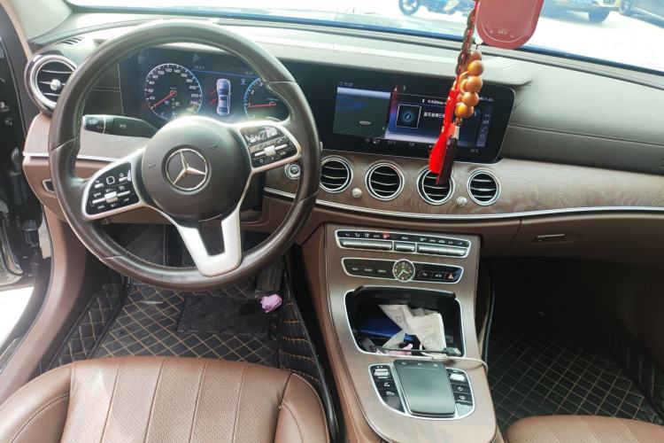 Used Mercedes-Benz E-Class 2019 E 300 L Luxury Model Center Console