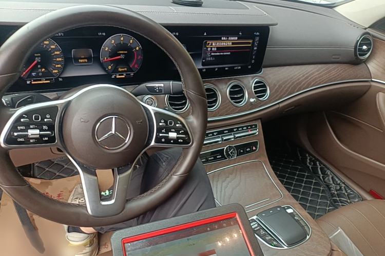 Used Mercedes-Benz E-Class 2019 E 300 L Stylish Model Center Console
