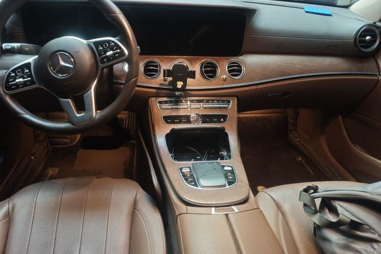 Used Mercedes-Benz E-Class 2019 E 300 L Luxury Model Center Console
