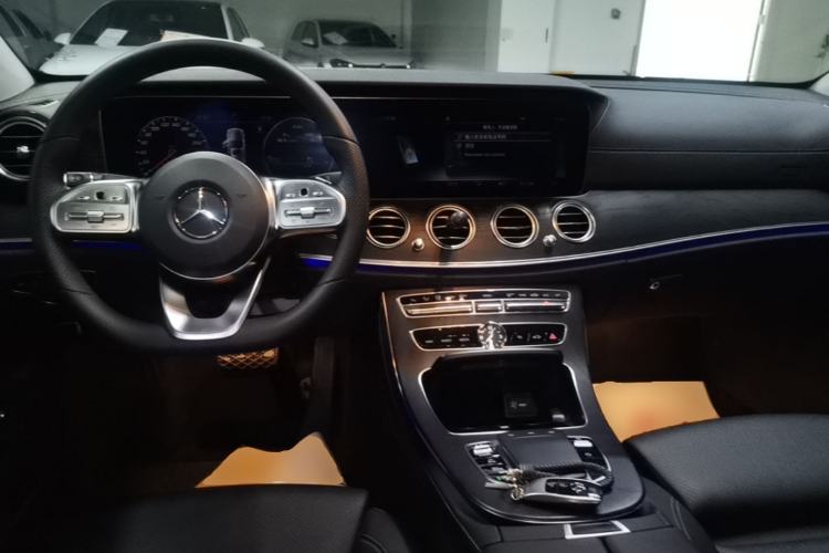 Used Mercedes-Benz E-Class 2019 E 200 L Sport Edition Center Console
