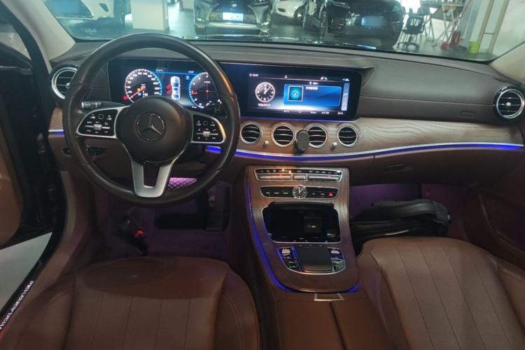 Used Mercedes-Benz E-Class 2019 E 300 L Luxury Model Center Console